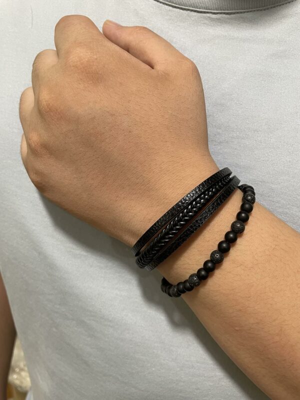 Bracelet triple noir en aimant – Image 6